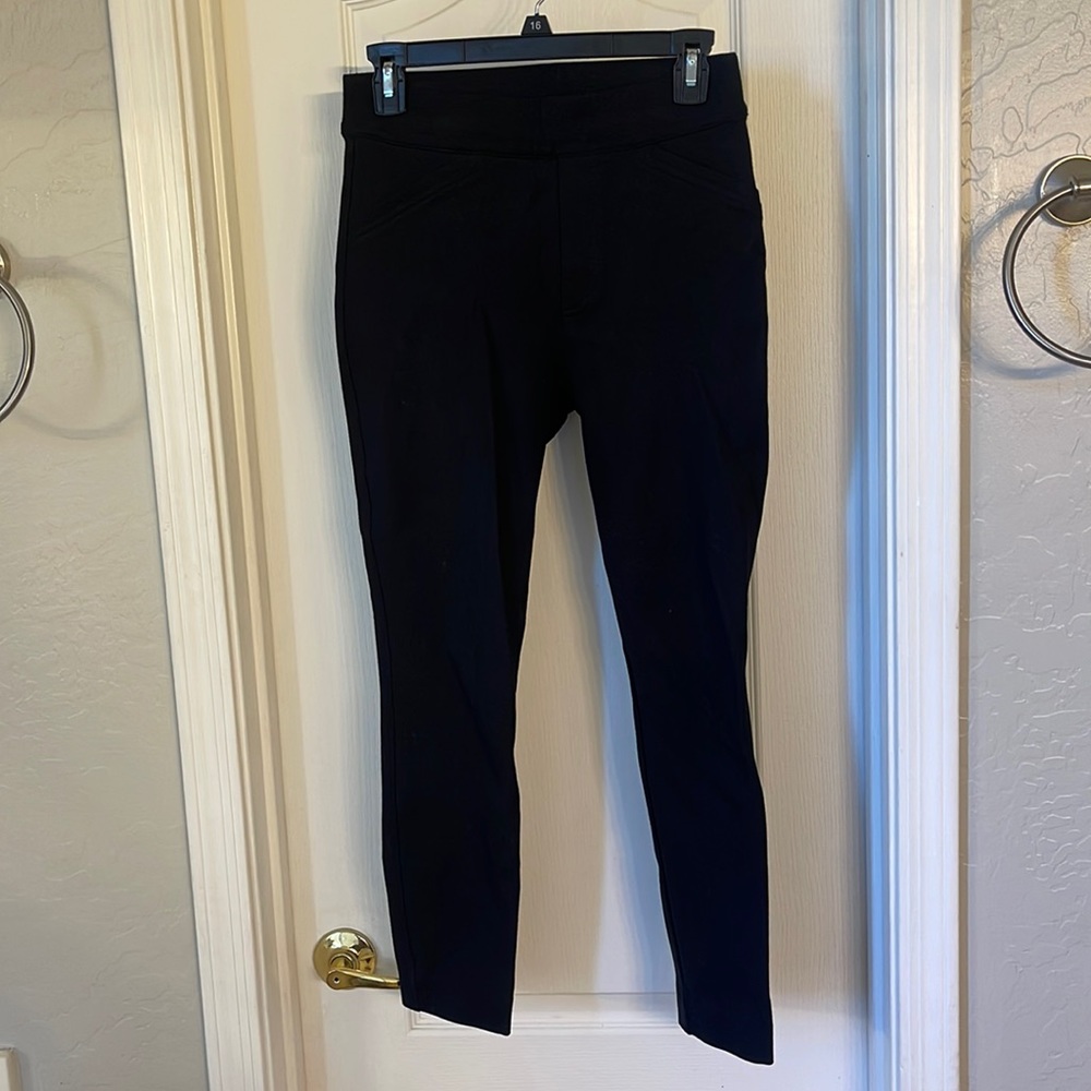 Spanx - size small/petite. Faux pocket details. Cropped stretch pants